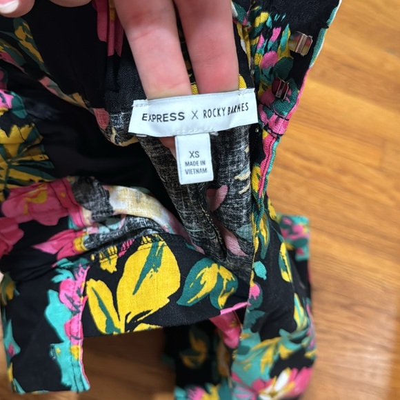 EXPRESS - WOMEN’S FLORAL HIGH WAISTED SHORTS - SIZE XS - Picture 8 of 9